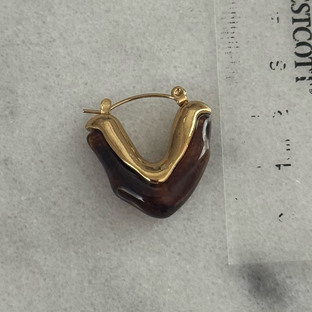 Gold Brown Turtle Resin Vintage Style Triangle Geometric Hoop Earrings - Picture 3 of 5